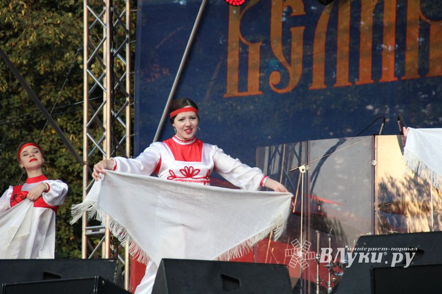 Людмила Чурсина и Пелагея поздравили Великие Луки с 850-летием (ФОТО)