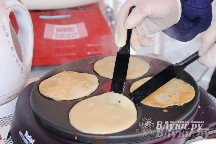 В Великих Луках состоялись проводы Широкой Масленицы — 2015 (фото)