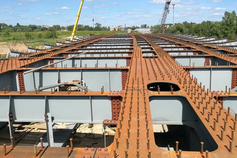 Строители приступили к усилению проезжей части путепровода Великих Лук (ФОТО)