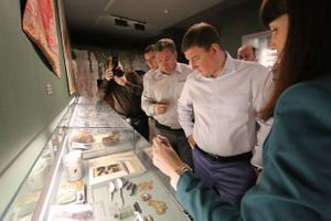 Андрей Турчак осмотрел экспонаты Белорусского республиканского музея истории ВОВ (фото)