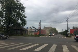 На улице Третьей Ударной Армии сносят дом (ФОТО)