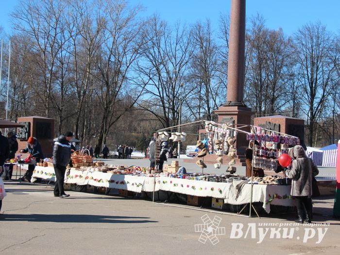 В Великих Луках празднуют День воссоединения Крыма с Россией