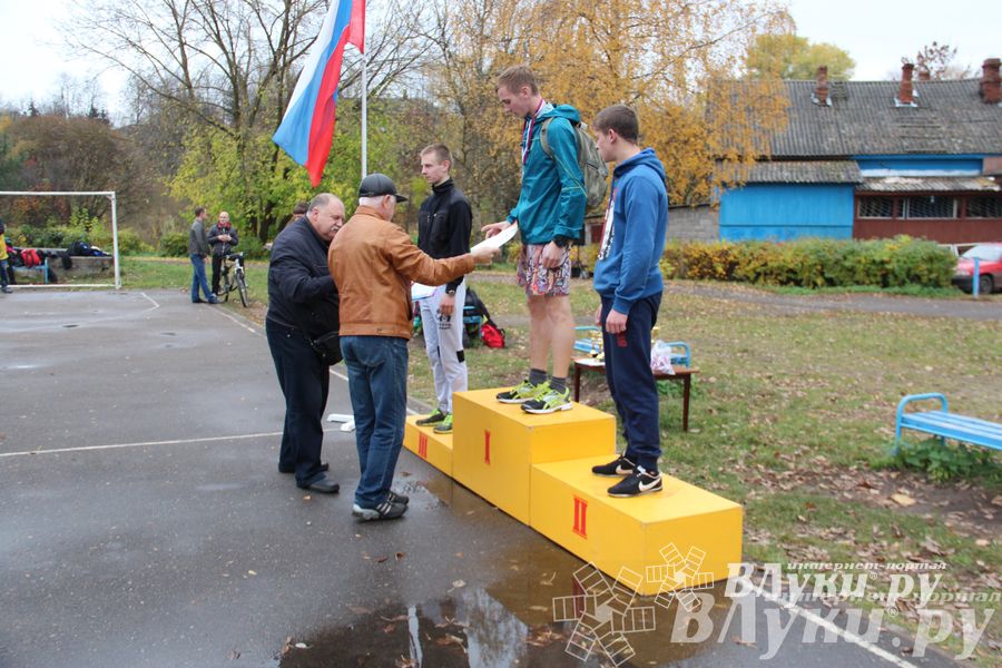 Легкоатлетический осенний кросс прошел в Великих Луках (фото)