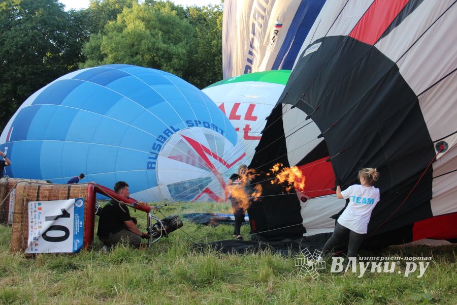 Сегодня вечером аэростаты плыли над городом (ФОТО)