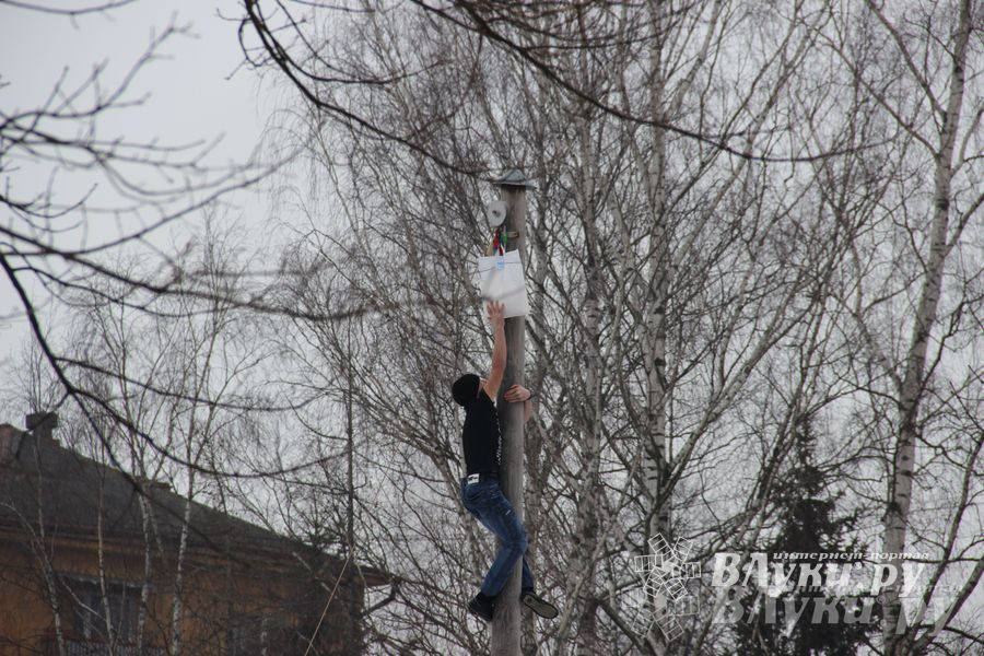 В Великих Луках состоялись проводы Широкой Масленицы — 2015 (фото)