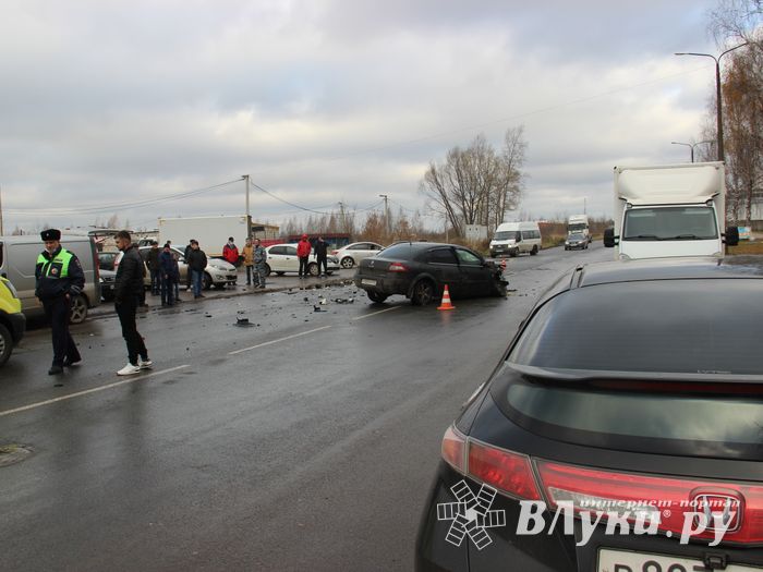 Серьёзное ДТП произошло в Великих Луках (ФОТО)