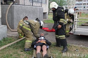 В Великих Луках прошли областные соревнования среди пожарных по спасению пострадавших