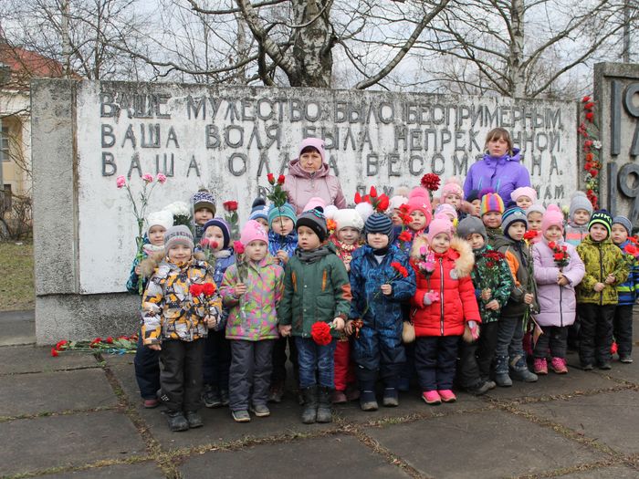 Самые юные великолучане отметили День освобождения города (ФОТО)