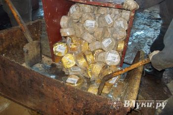 В Псковской области уничтожили почти 11,5 тонн опасного для здоровья немецкого сыра (фото)