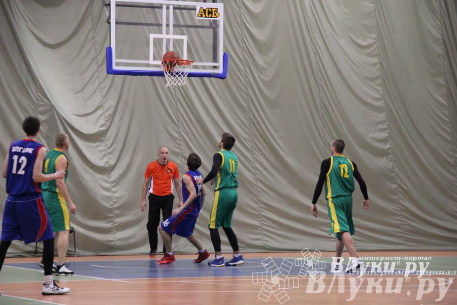 Команда «Экспресс» стала обладательницей Кубка г. Великие Луки по баскетболу