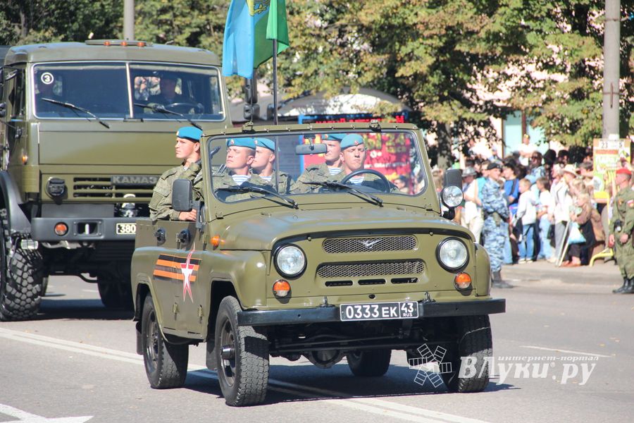 Военный парад в Великих Луках, часть II (ФОТО)