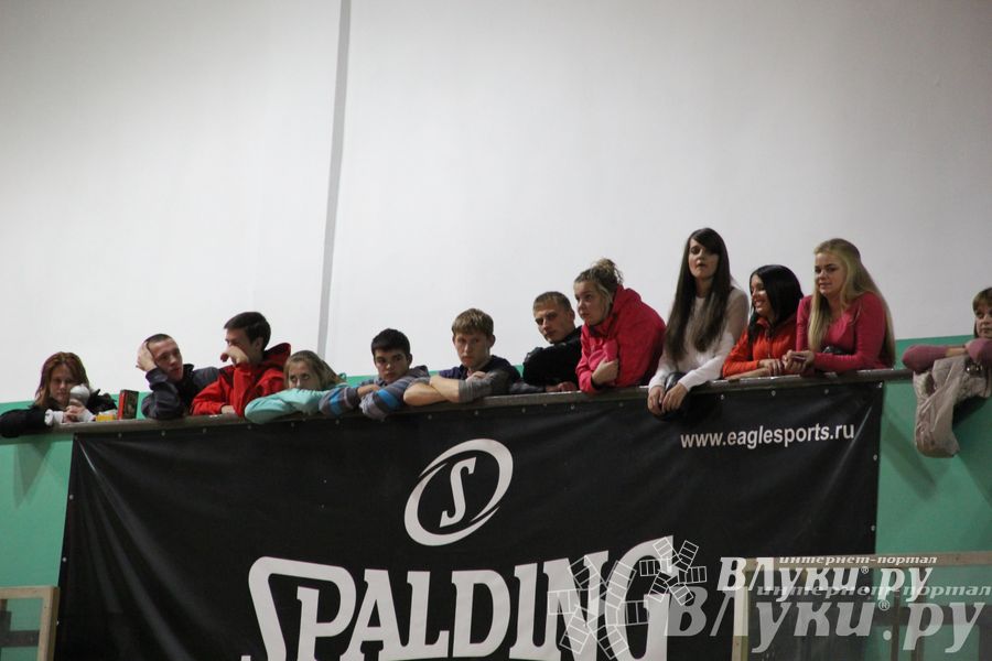 Команда «Экспресс» стала обладательницей Кубка г. Великие Луки по баскетболу