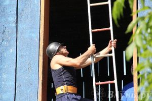 В Великих Луках прошли соревнования среди пожарных