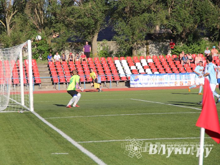 В Великих Луках состоялся матч Первенства СЗФО по футболу между командами «Луки-Энергия» и «Химик»