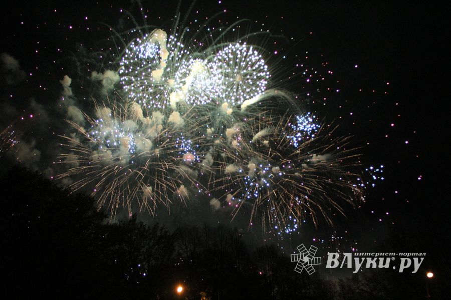 Салют в Великих Луках (ФОТО)