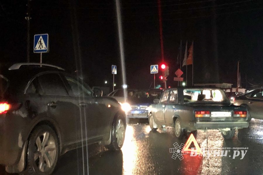 Из-за ДТП в Великих Луках сильно затруднено движение (ФОТО)