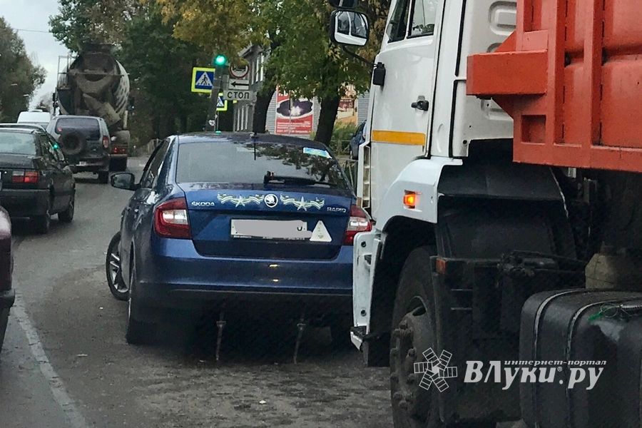 На улице Ботвина в Великих Луках произошло ДТП (ФОТО)