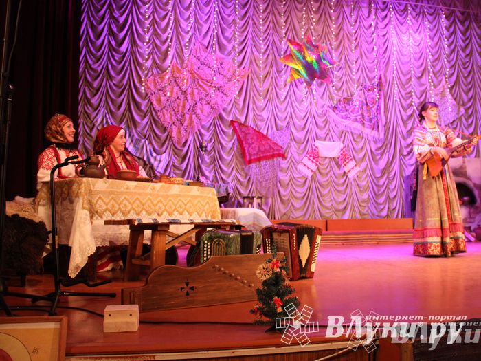 Рождественский концерт ансамбля «Заряница» прошел в Великих Луках (фото)