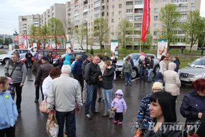 В Великих Луках прошла «Весенняя автоярмарка Великие Луки — 2015» (фото)