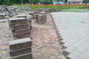 Карцево в Великих Луках мостят (ФОТО)