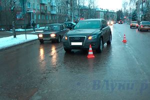 В Великих Луках Ауди сбил пешехода (фото)