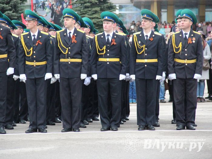 В Великих Луках прошел Парад Победы (ФОТО)