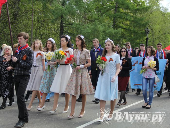 Парад Победы в Великих Луках (фото)
