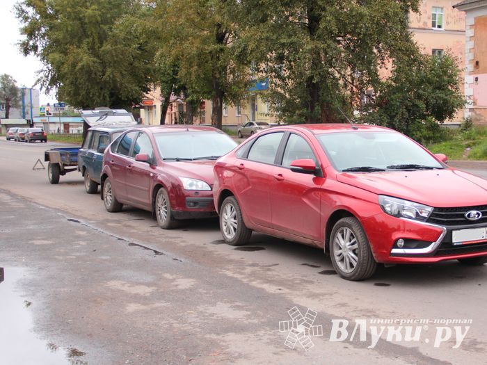 На ул. Новоселенинской произошло тройное ДТП (ФОТО)