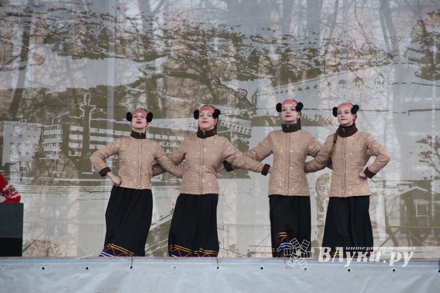 В Великих Луках прошла универсальная ярмарка «Весна-2019» (ФОТО)