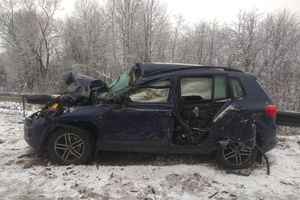 В Великолукском районе фура вылетела на встречу легковушке (ФОТО)