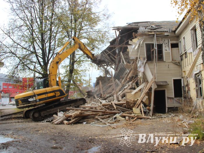 Возле Смоленского рынка сносят дом (ФОТО)
