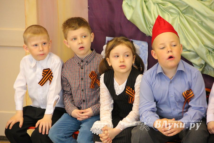 Юные великолучане отметили День победы (ФОТО)