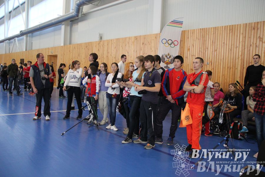 Великолучанка Александра Савенкова стала обладательницей золота на всероссийских соревнованиях по стрельбе из лука (фото)