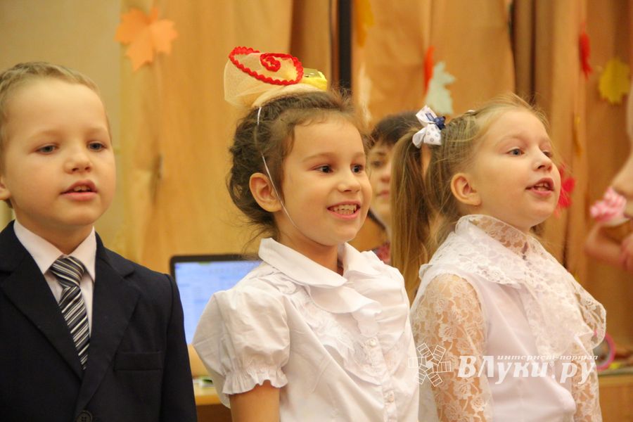 Зачем самых младших учеников 13-й школы испачкали мелом (ФОТО)