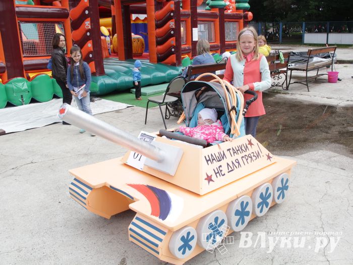 «Парад детских колясок» в День семьи, любви и верности (ФОТО)