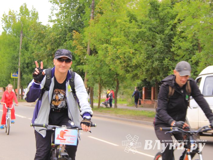 В Великих Луках прошёл Велопарад (ФОТО)