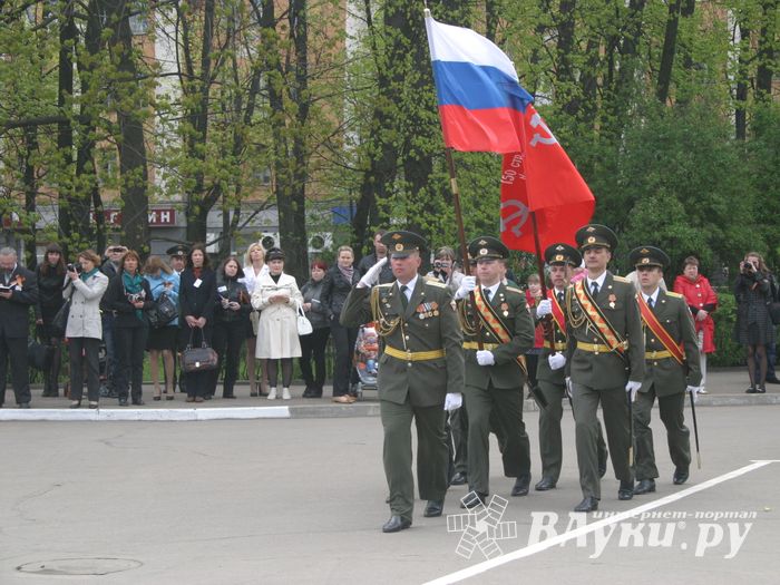 В Великих Луках прошел Военный парад