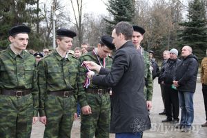 ​Церемония закладки земли Города воинской славы в памятные гильзы состоялась в Великих Луках (фото)