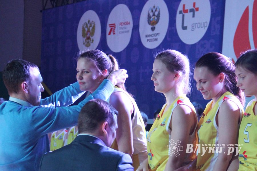 В Великих Луках прошли финальные игры Чемпионата ШБЛ «КЭС-БАСКЕТ» (фото)