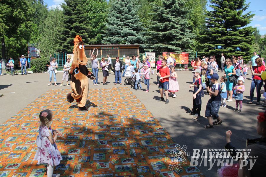 День защиты детей отпраздновали В Великих Луках (фото)