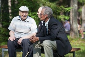 Турчак зажег партизанский костер и спел «Катюшу» вместе с ветеранами (фото)