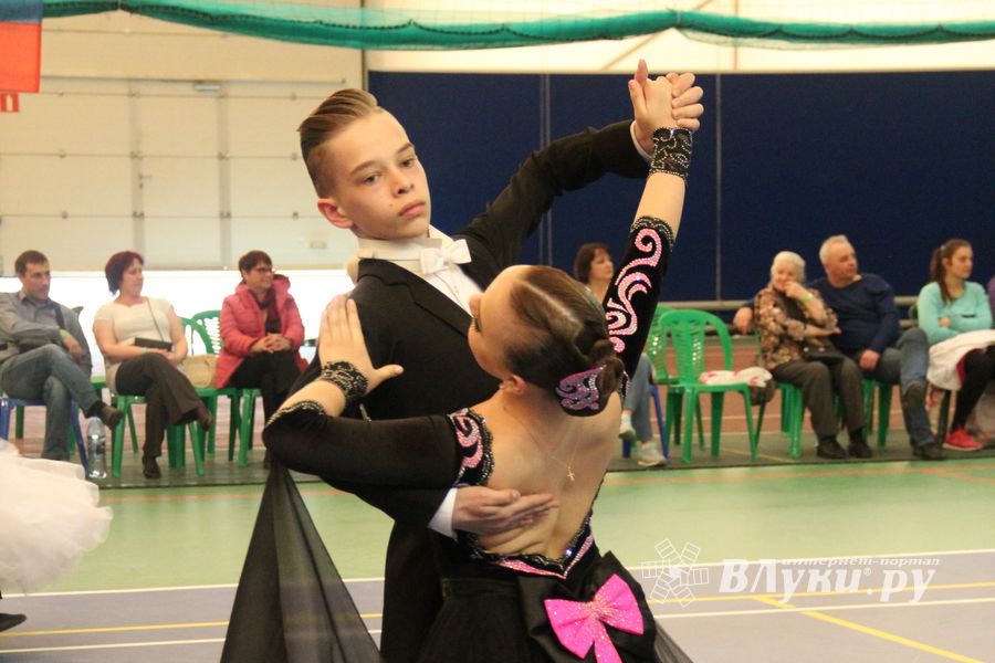 В Великих Луках прошел турнир по спортивным бальным танцам (ФОТО)
