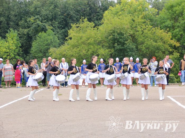 В Великих Луках проходит Международный фестиваль-конкурс среди мажореток и барабанщиц (ФОТО)