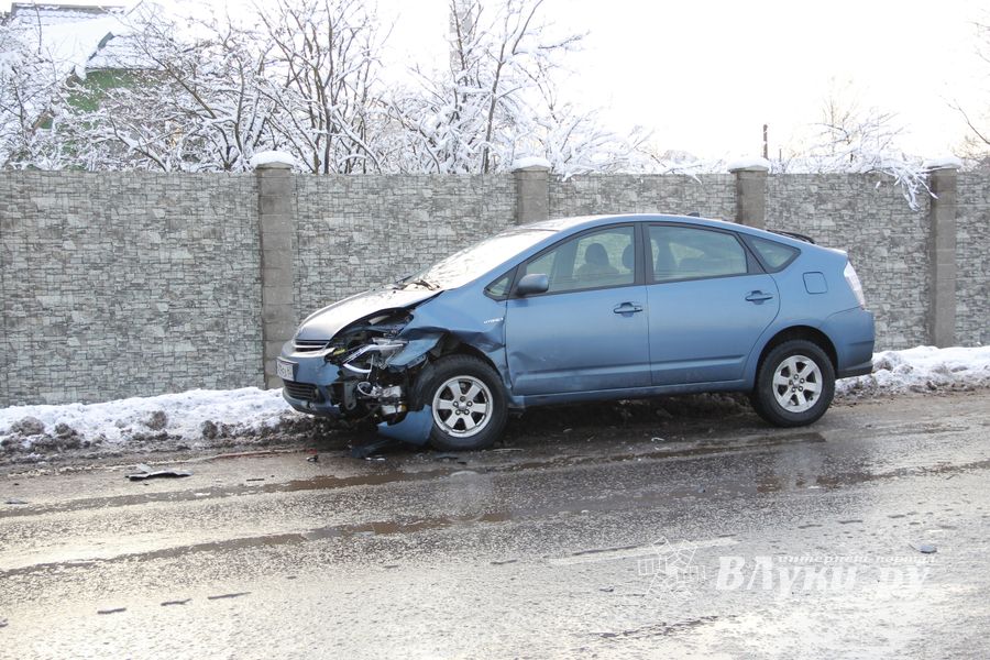 Гололед спровоцировал ДТП на улице Горицкой (ФОТО)