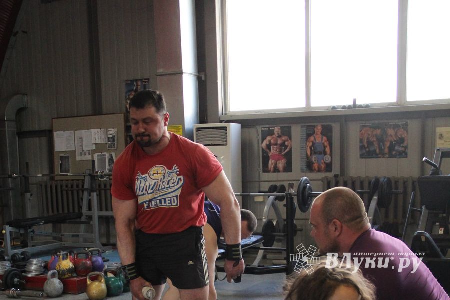 В Великих Луках прошел Чемпионат города по Русскому жиму и армлифтингу (фото)