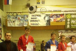 ​Великолукские самбисты привезли «серебро» и две «бронзы» (ФОТО)