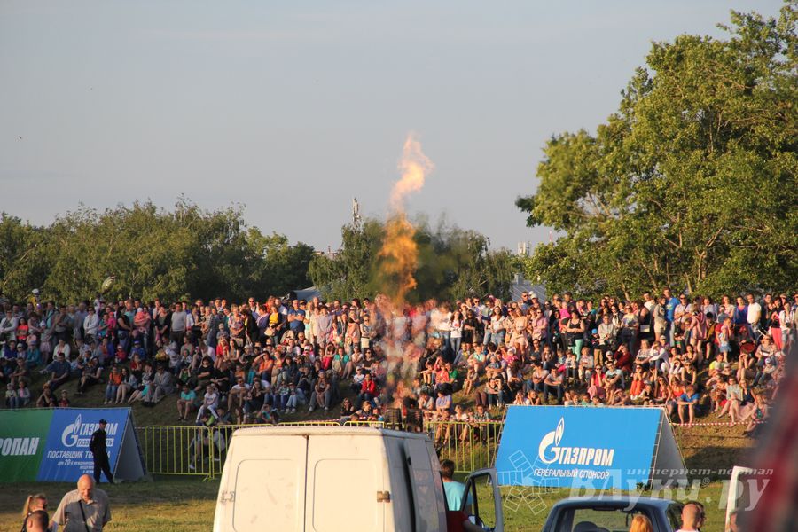 В Великих Луках открылась Международная юбилейная встреча воздухоплавателей (фото)