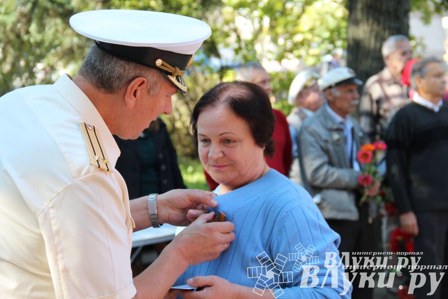 В Великих Луках воинов-интернационалистов наградили медалями