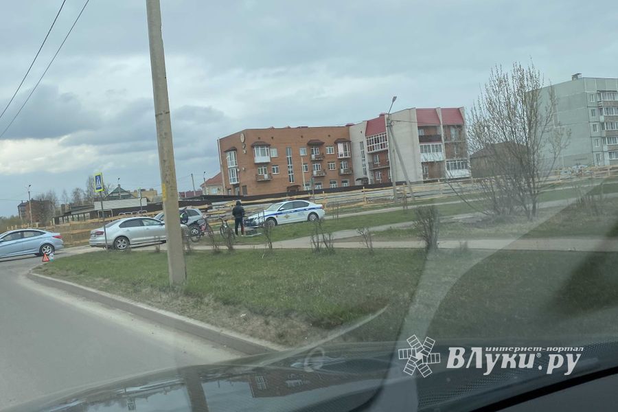 В Великих Луках – ДТП с участием велосипедиста (ФОТО)