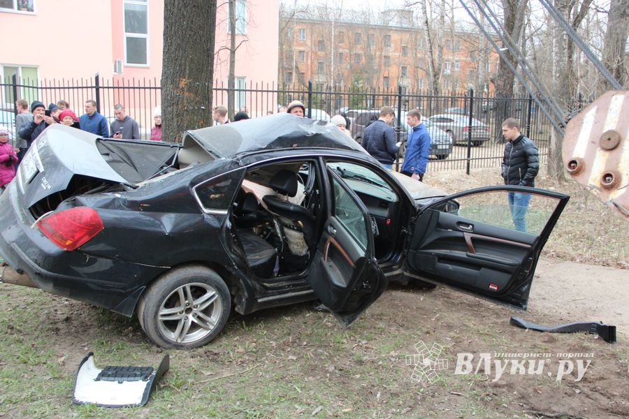 Молодого мужчину с места ДТП на пр-те Гагарина увезла скорая (ФОТО, ВИДЕО)